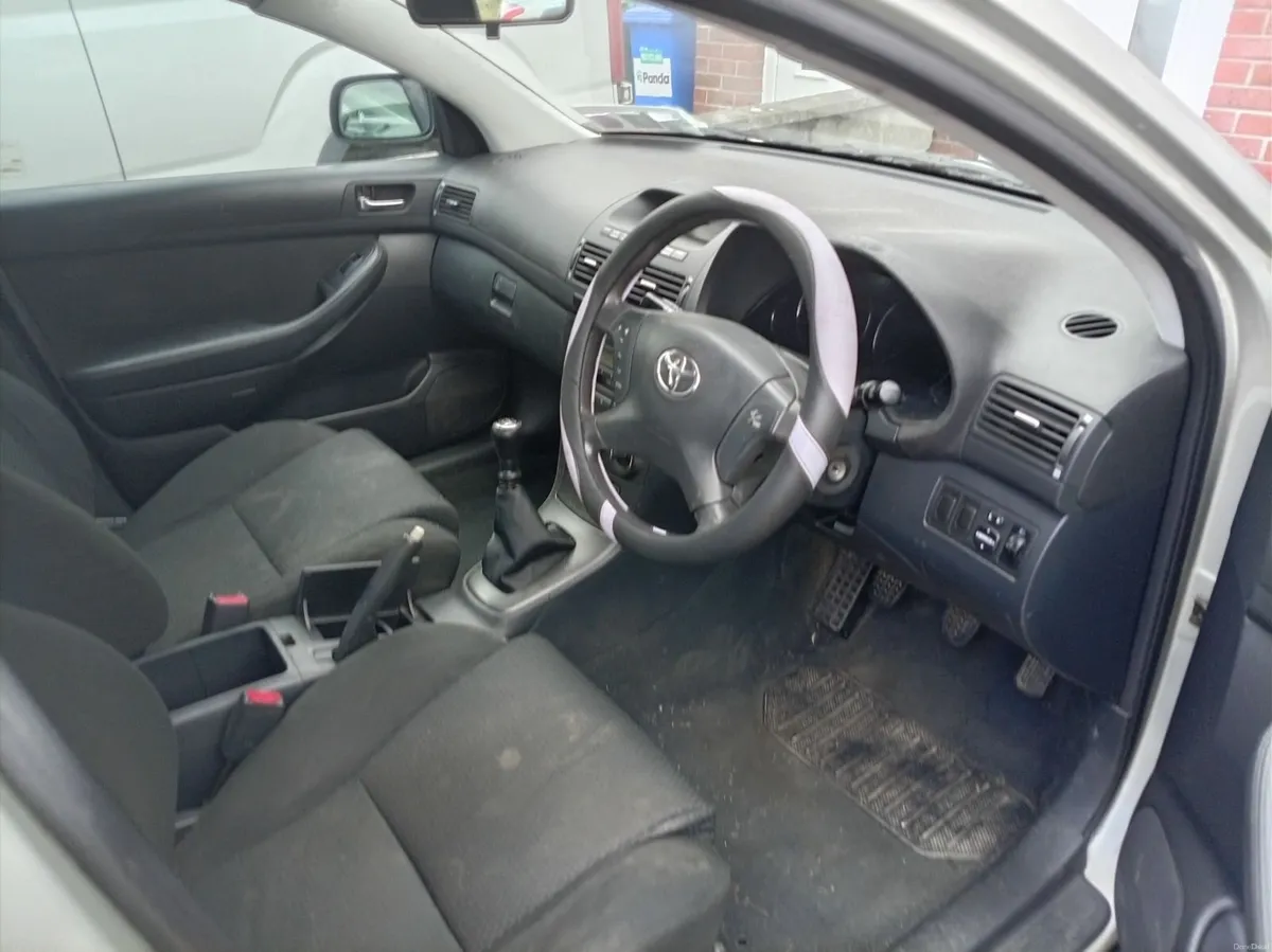 Toyota Avensis 2003 - Image 2