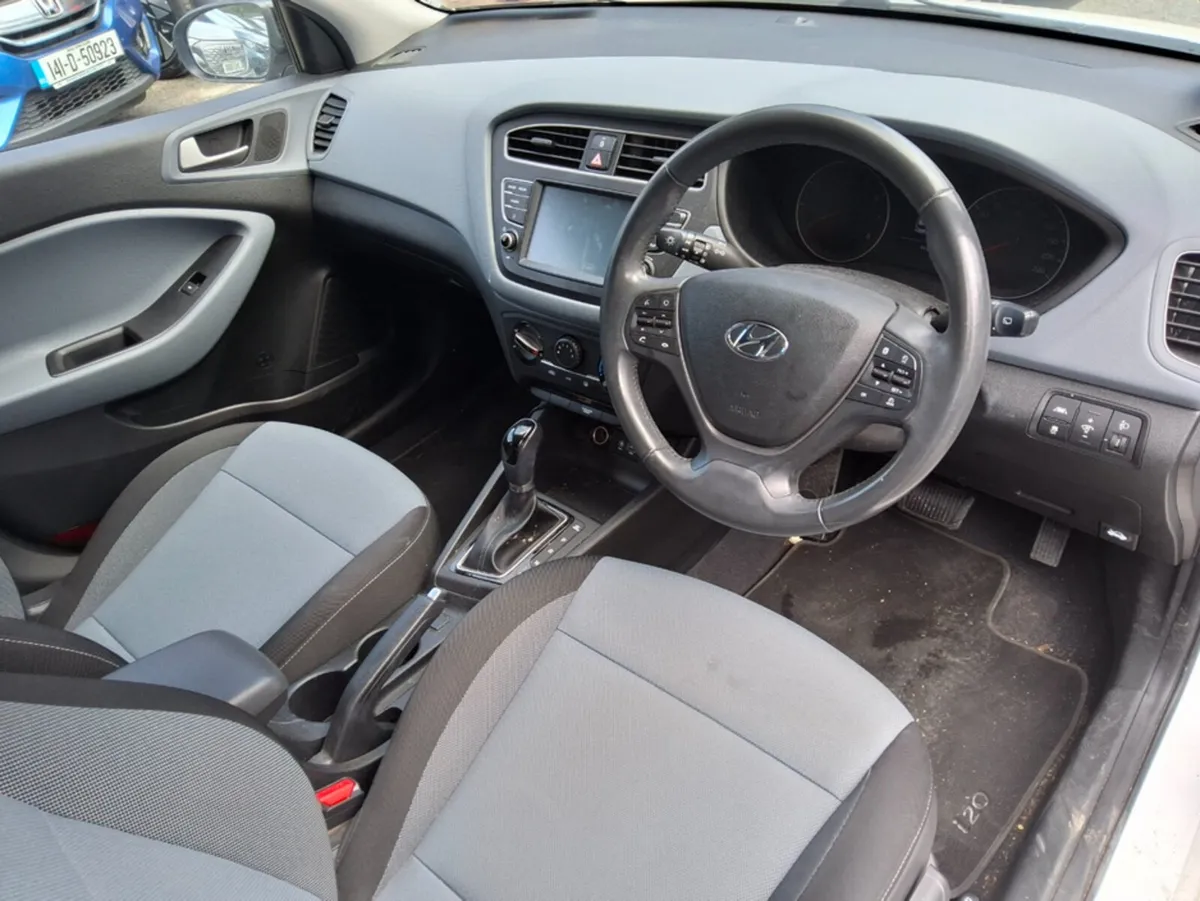 Hyundai i20 DELUXE AUTOMATIC - Image 6