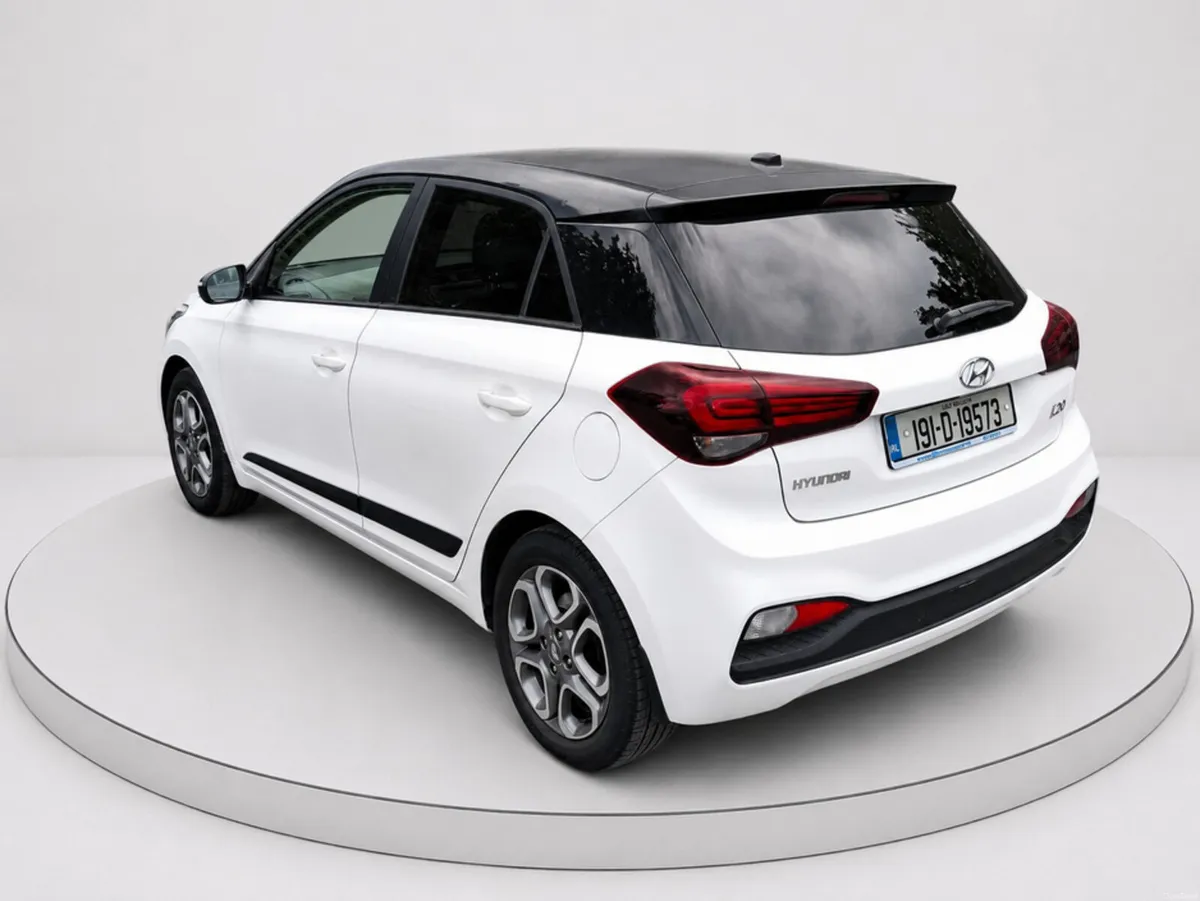 Hyundai i20 DELUXE AUTOMATIC - Image 3