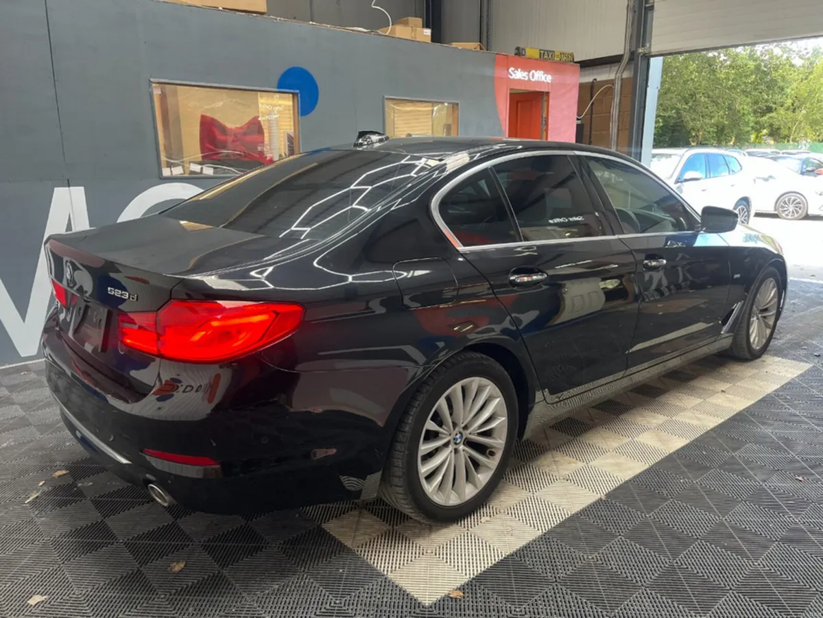 BMW 5-Series 2017 BMW 523D AUTOMATIC LUXURY / CRUI - Image 3