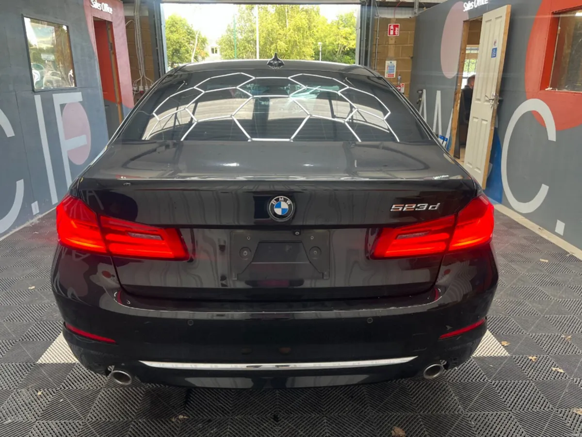 BMW 5-Series 2017 BMW 523D AUTOMATIC LUXURY / CRUI - Image 5