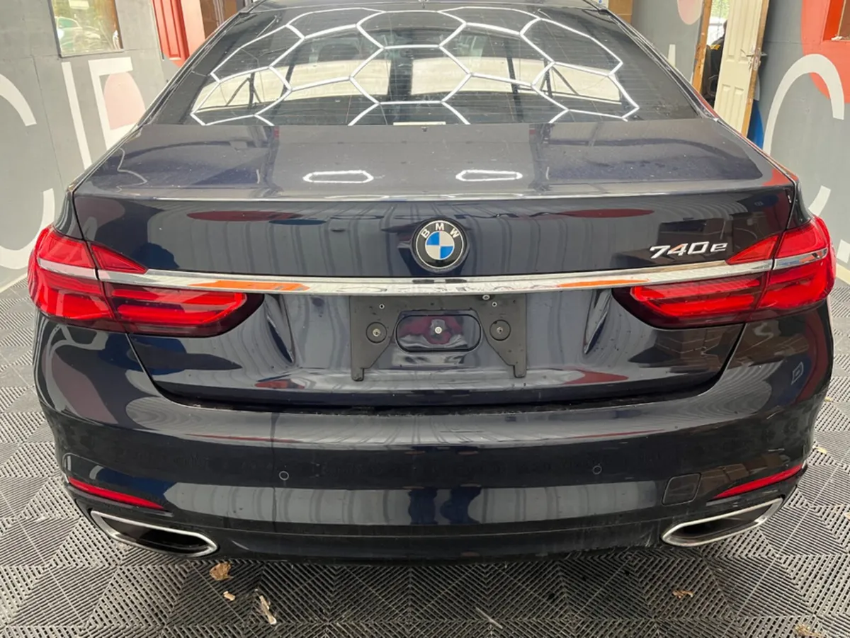 BMW 7-Series 2017 BMW 740E IPERFORMANCE EXECUTIVE - Image 4