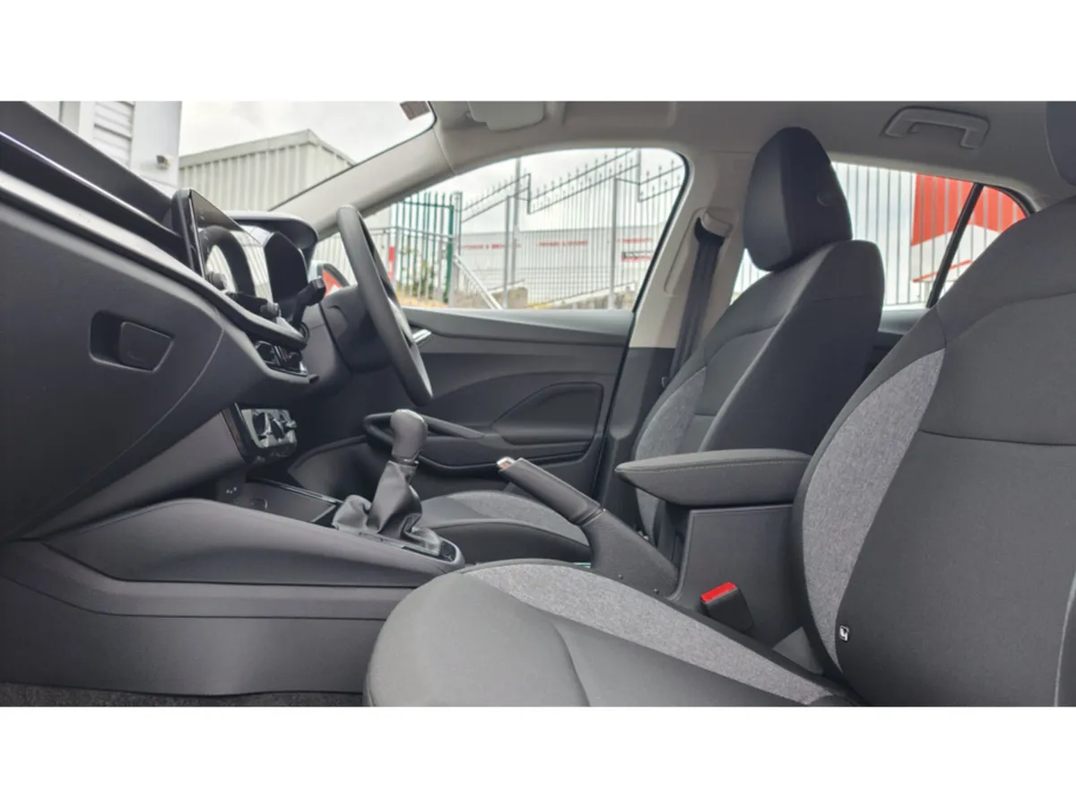 Skoda Fabia ESSENCE 1.0MPI 80HP - GRAPHITE GREY - - Image 4