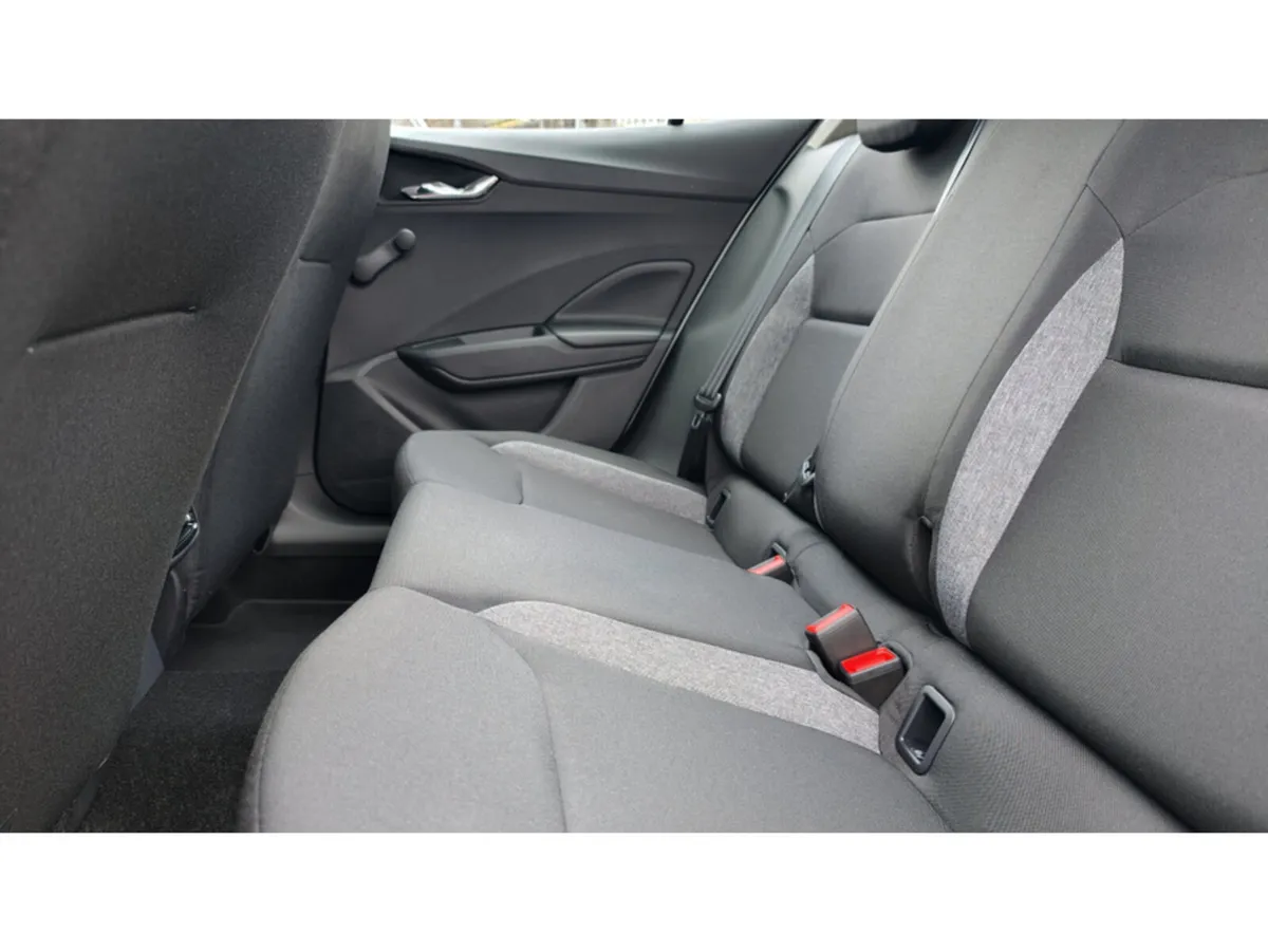 Skoda Fabia ESSENCE 1.0MPI 80HP - GRAPHITE GREY - - Image 6