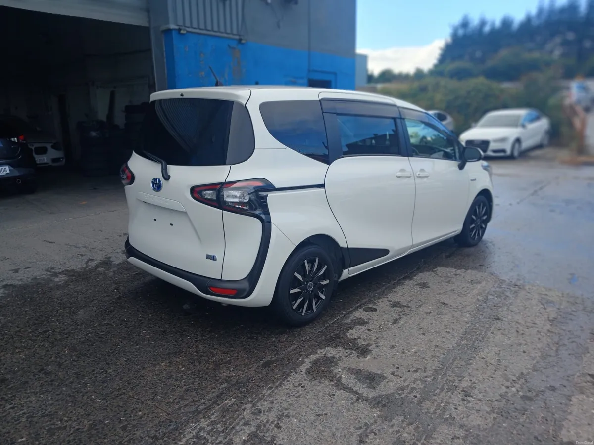 2017 Toyota Sienta Hybrid 7 Seater Automatic - Image 5