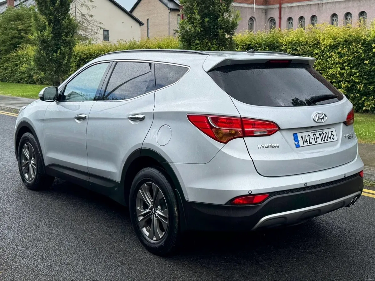 Automatic Hyundai SantaFe Low Miles - Image 4