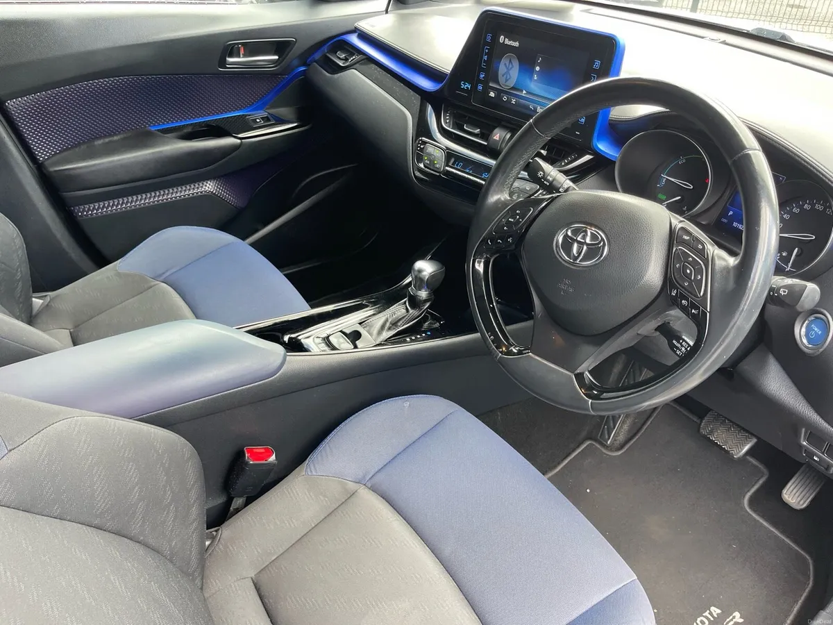 Toyota CH-R Hybrid Auto - Image 3