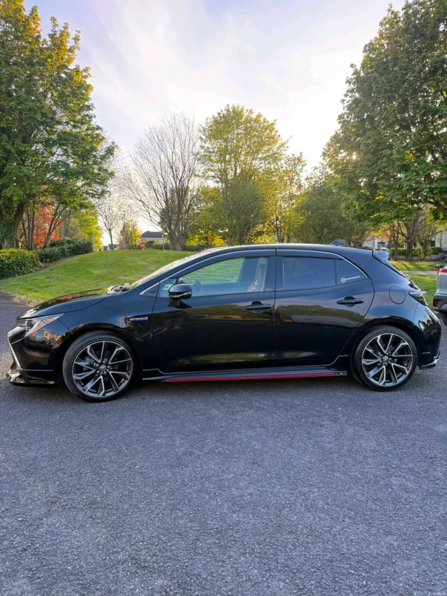 Toyota Corolla TOYOTA COROLLA 2019 1.8 PETROL HYBR - Image 1