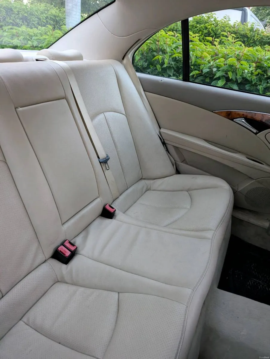 Mercedes E200 - Image 4