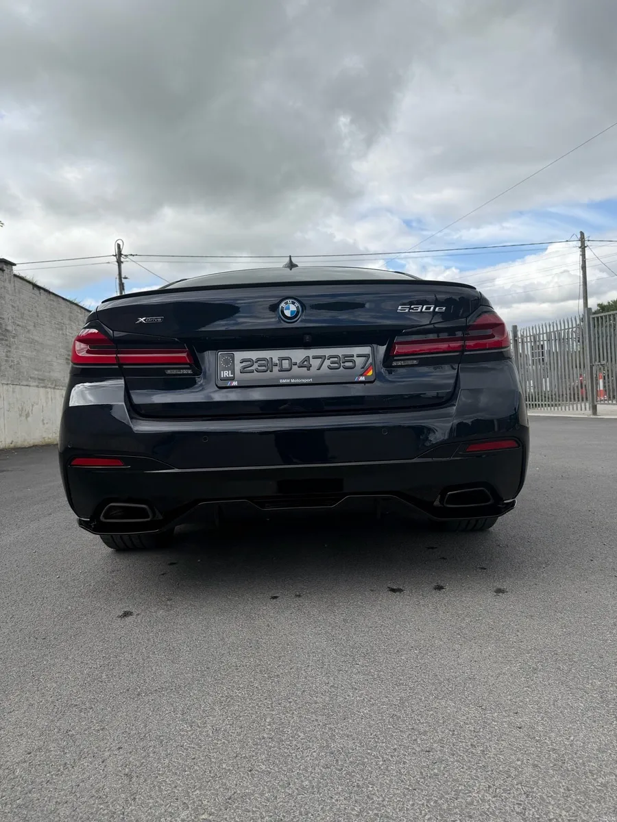 2023 BMW 530e M Sport Pro X Drive,Sunroof, 20 inch - Image 2