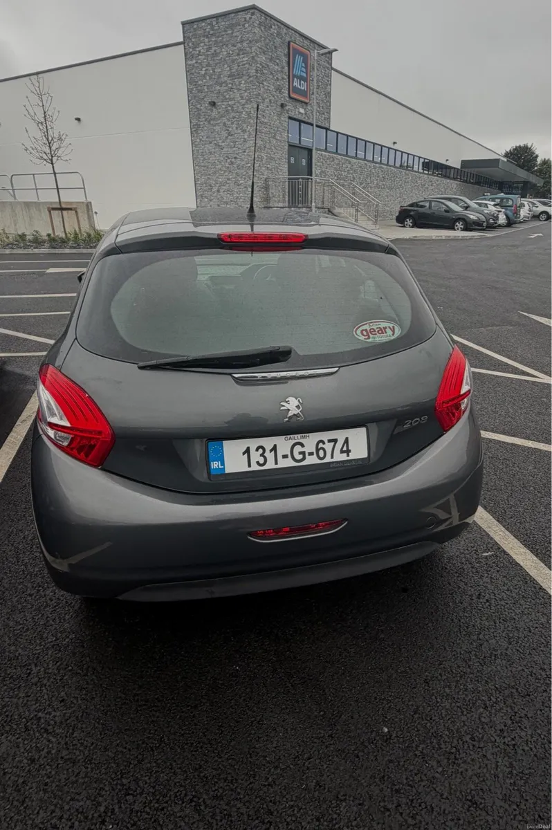 Low mileage 2013 Peugeot 208 - Image 3