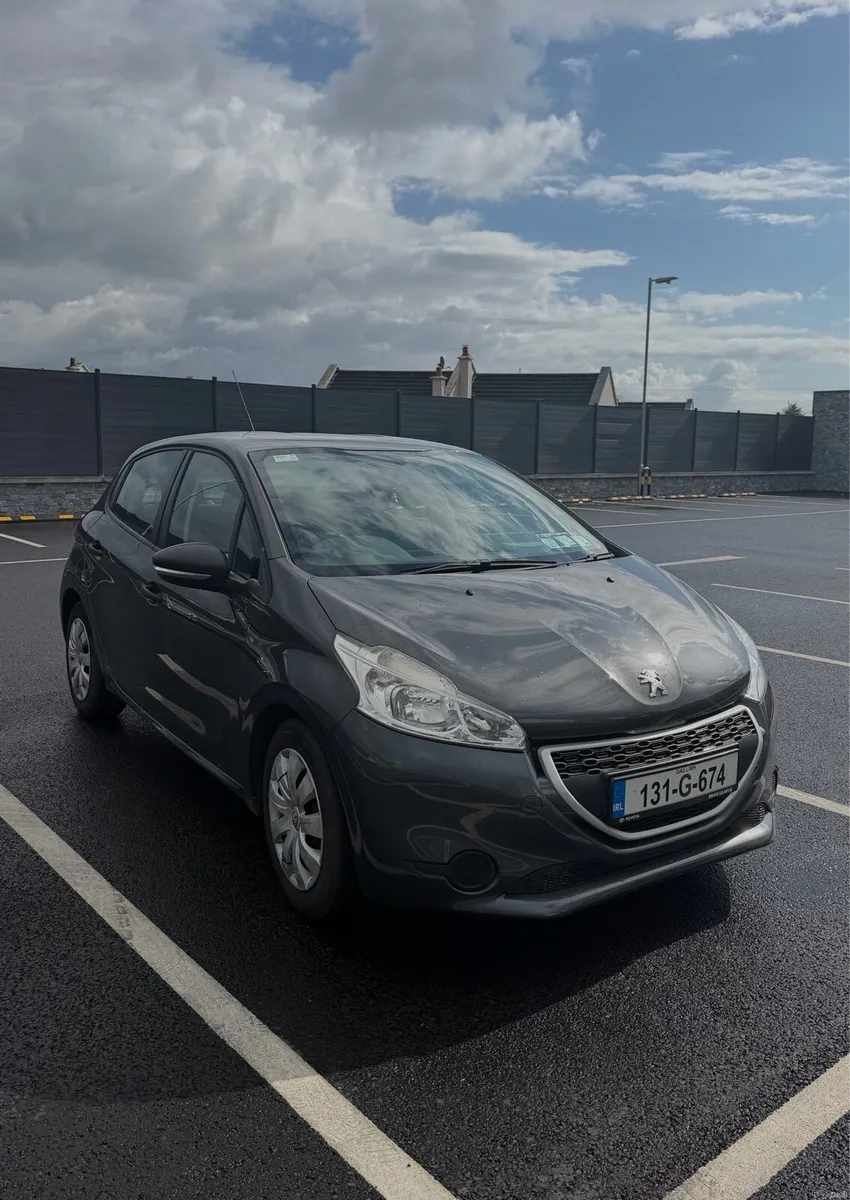 Low mileage 2013 Peugeot 208 - Image 1