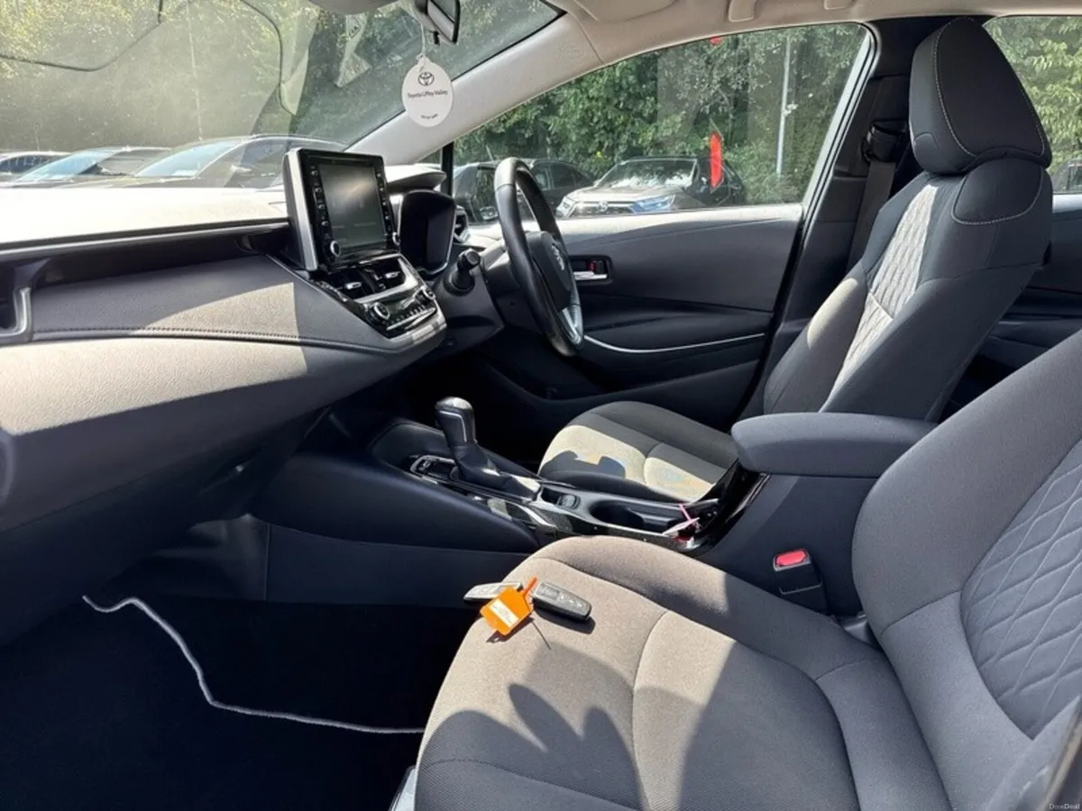 Toyota Corolla COROLLA HYBRID LUNA SAL - Image 6