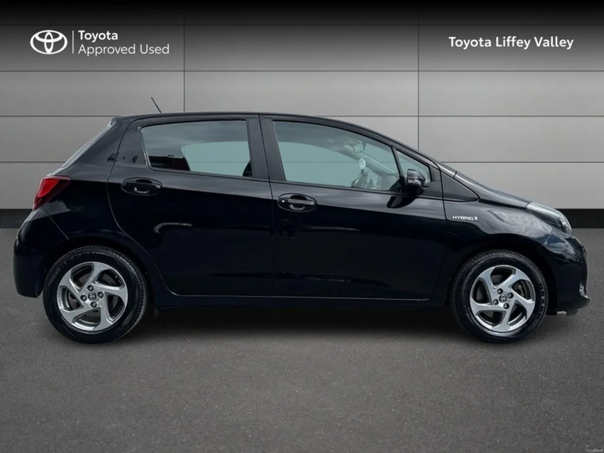 Toyota Yaris YARIS HYBRID LUXURY - Image 3