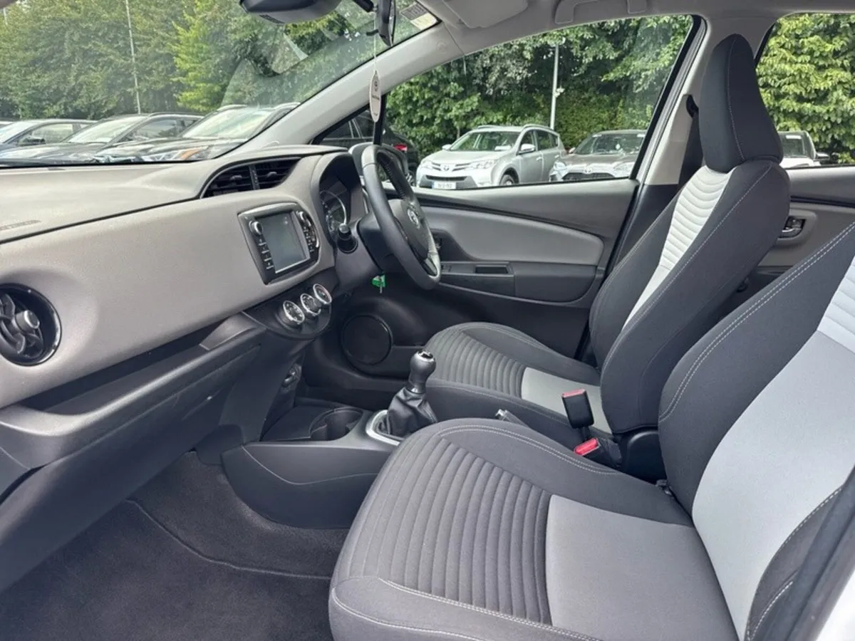Toyota Yaris YARIS 1.0 LUNA - Image 6
