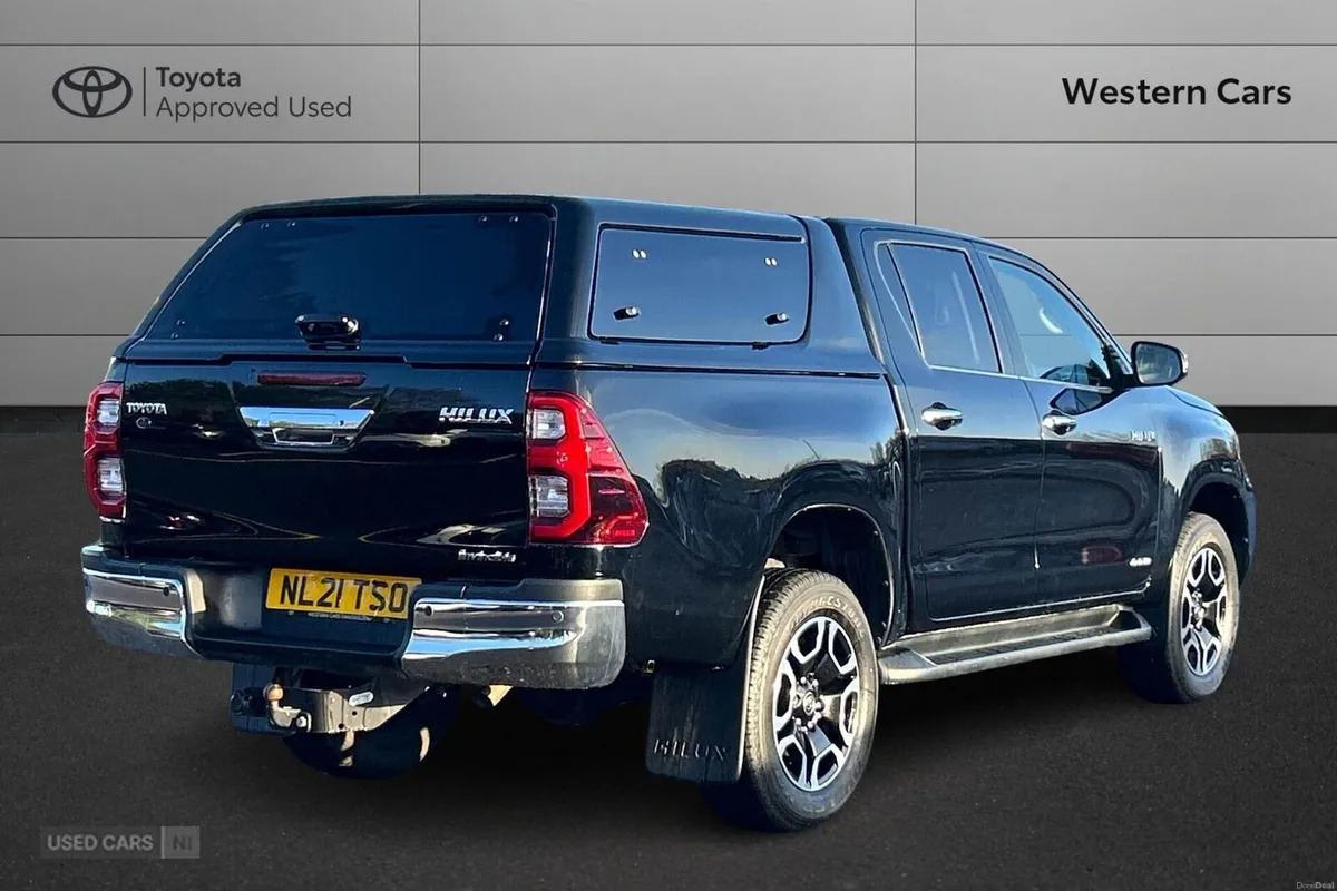 Toyota Hilux 2.8 D-4D Invincible Auto 4WD Euro 6 ( - Image 2