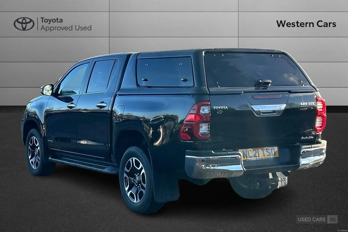 Toyota Hilux 2.8 D-4D Invincible Auto 4WD Euro 6 ( - Image 4