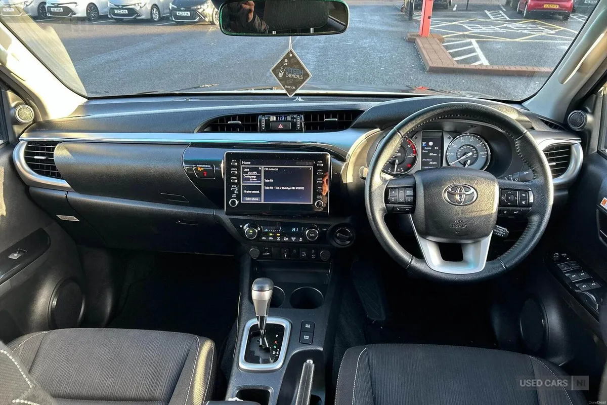 Toyota Hilux 2.8 D-4D Invincible Auto 4WD Euro 6 ( - Image 5