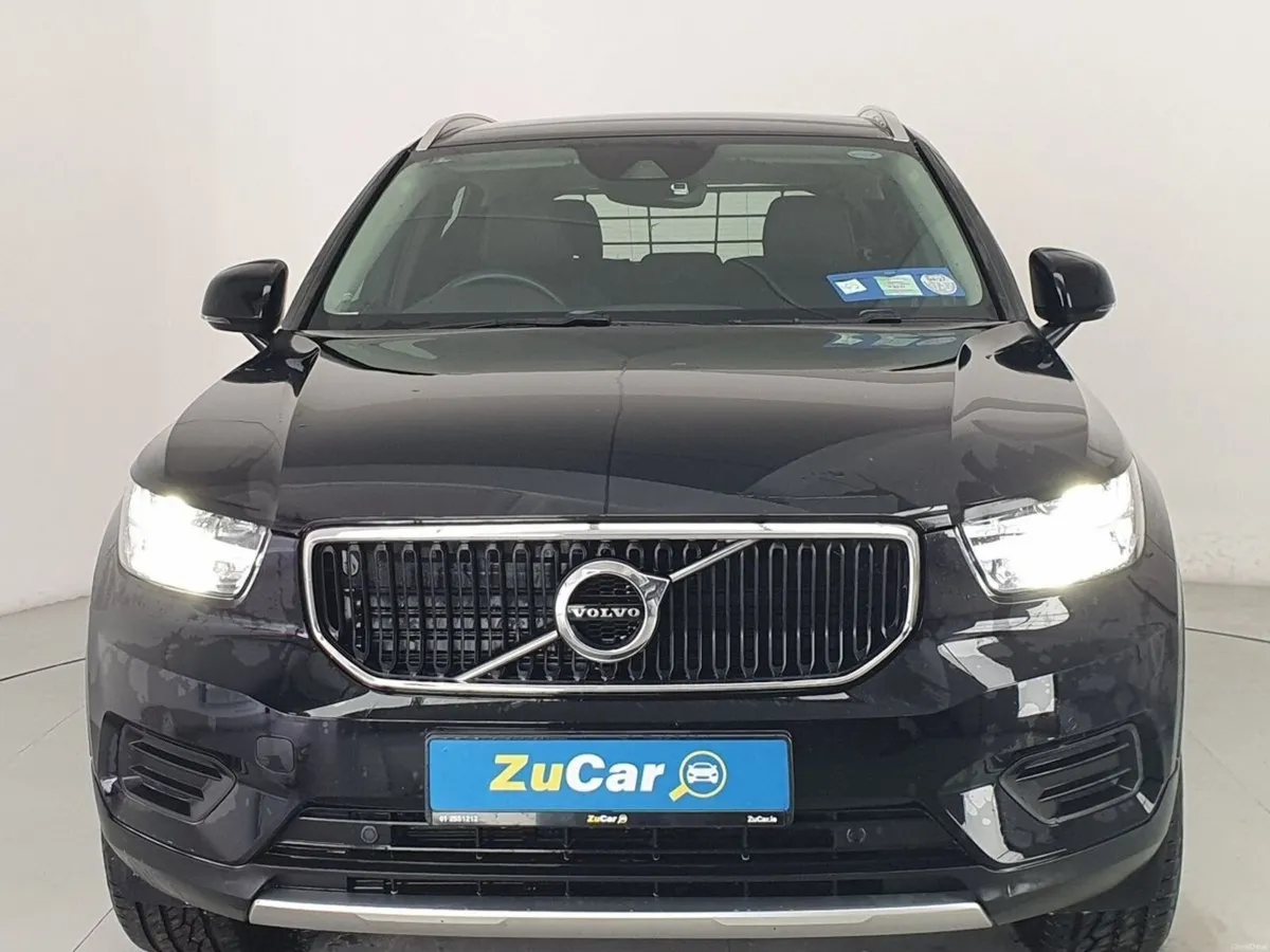 Volvo XC40 Momentum T3 - Image 2