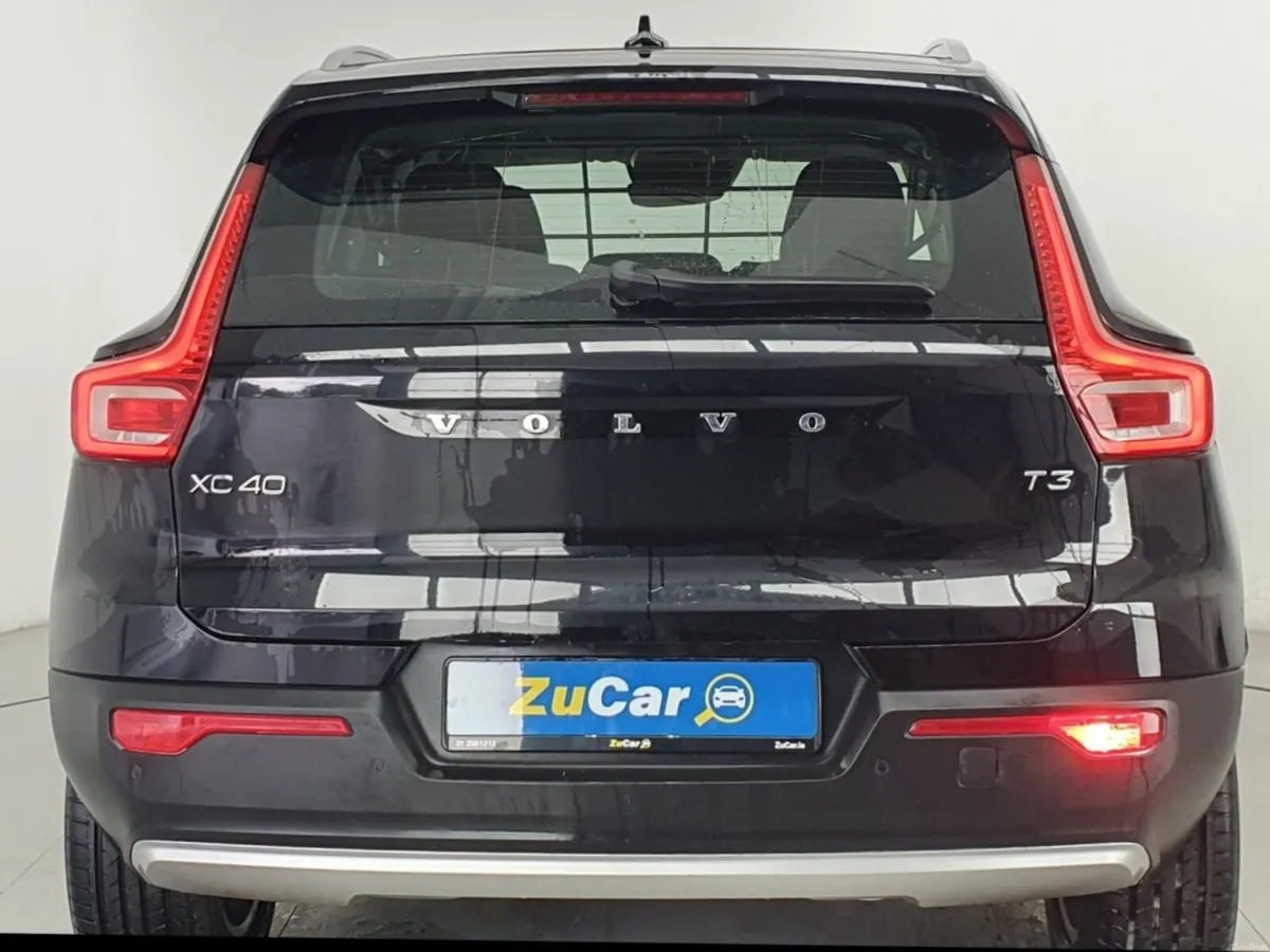 Volvo XC40 Momentum T3 - Image 4