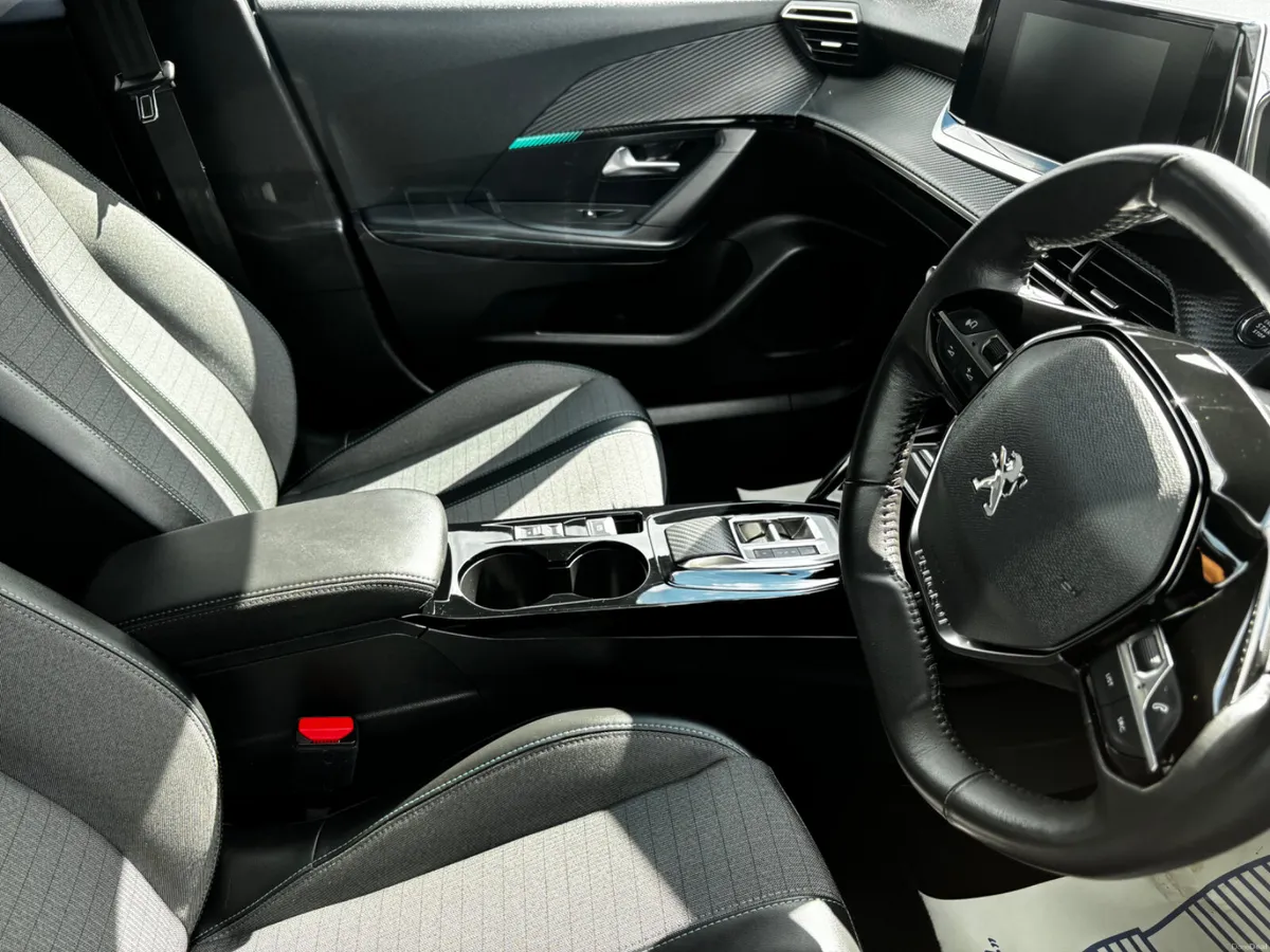 Mar 2023 Peugeot E-2008 100kW Allure Premium+ 50kW - Image 3