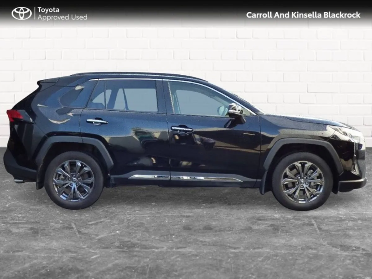 Toyota RAV4 Hybrid Platinum FWD - Image 3