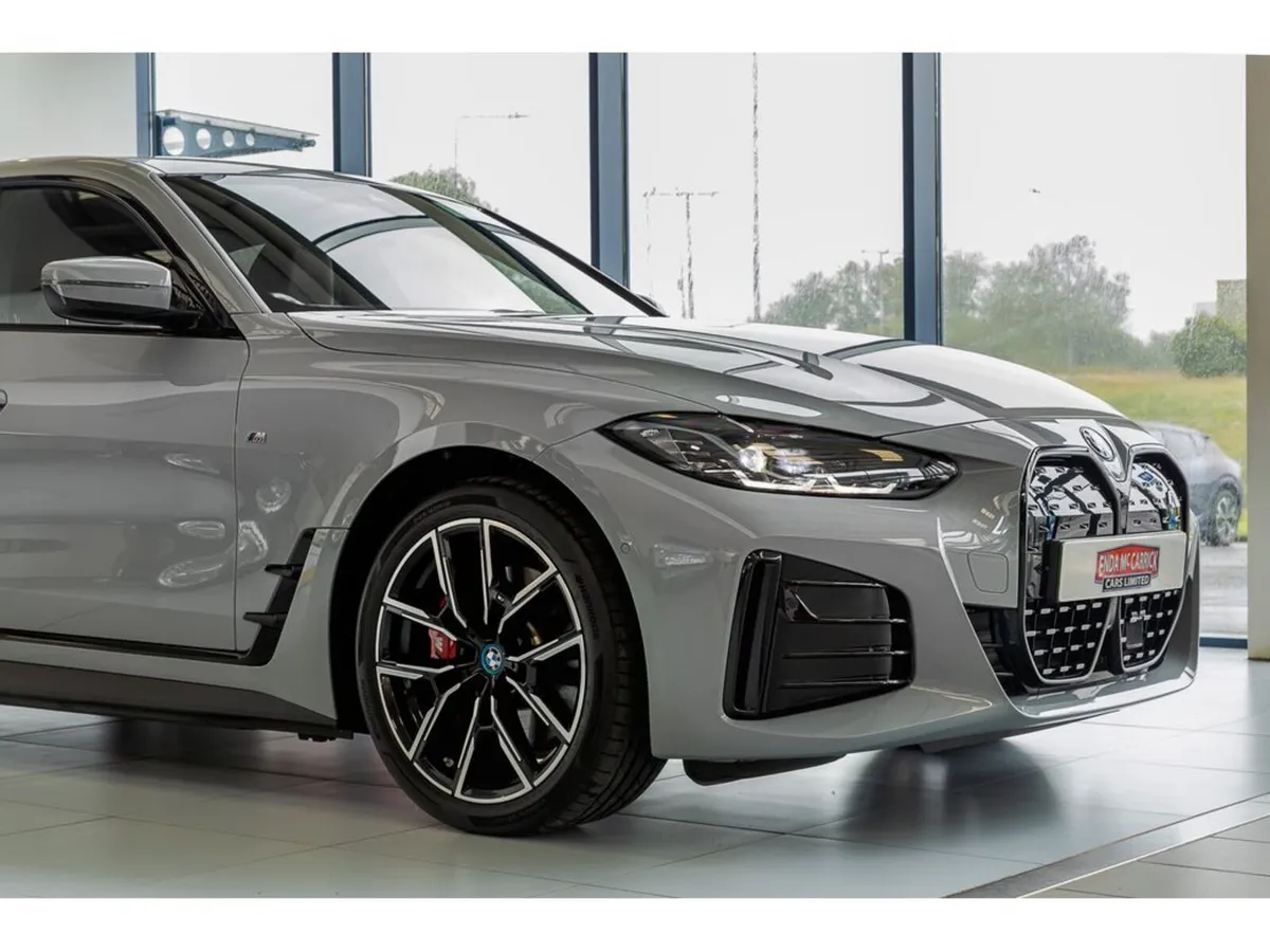 BMW i4 35 M SPORT PRO, COMFORT PACK - Image 3