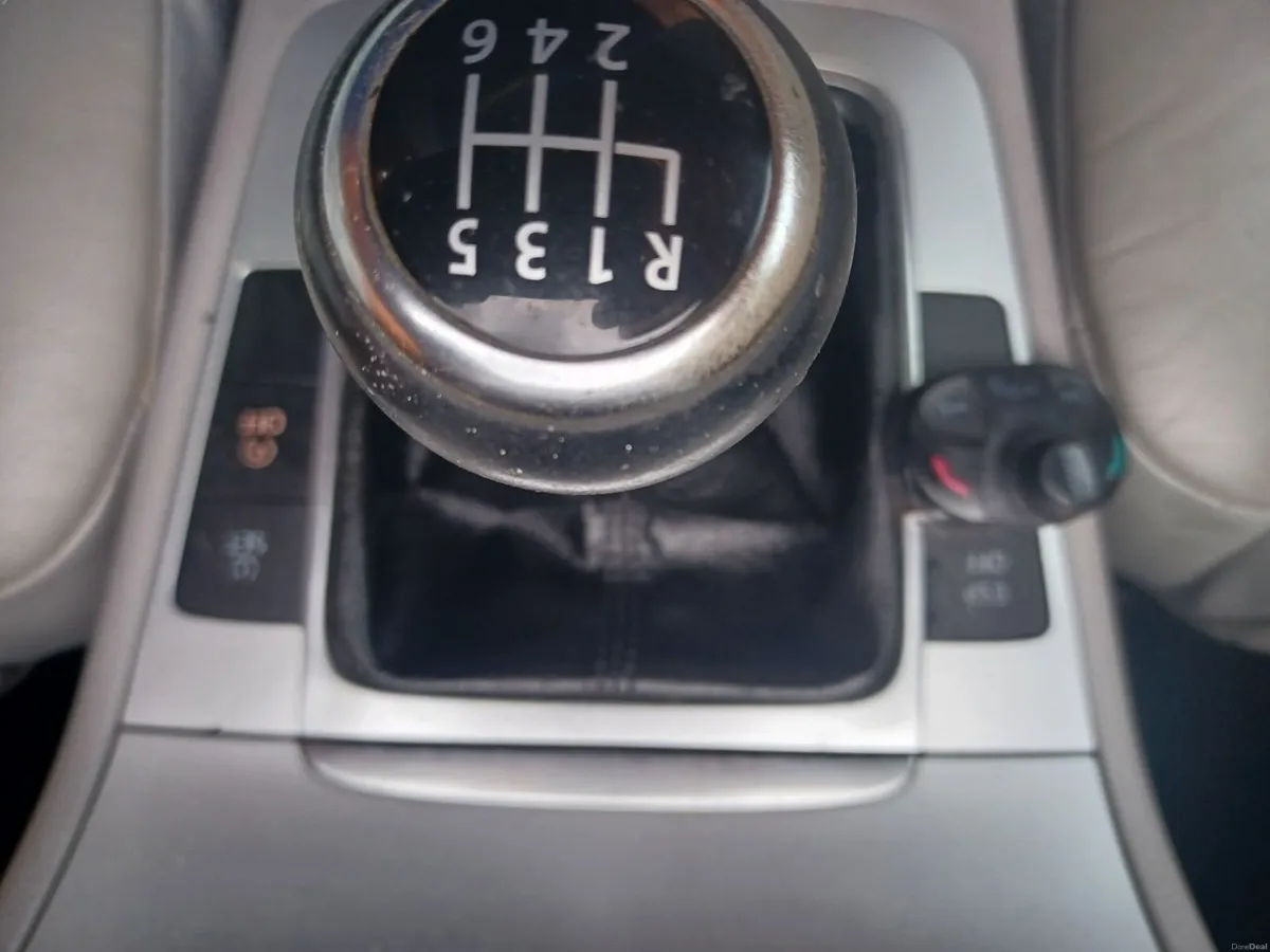 Volkswagen Passat Highline tdi Bluemotion 2010 - Image 4