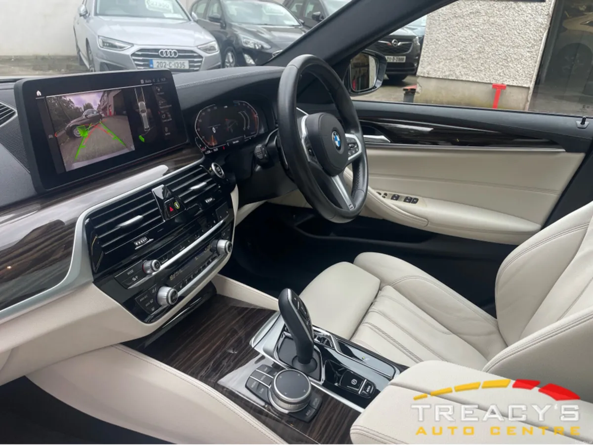 BMW 5-Series 2022 PANORAMIC SUNROOF MSPORT PRO - Image 6