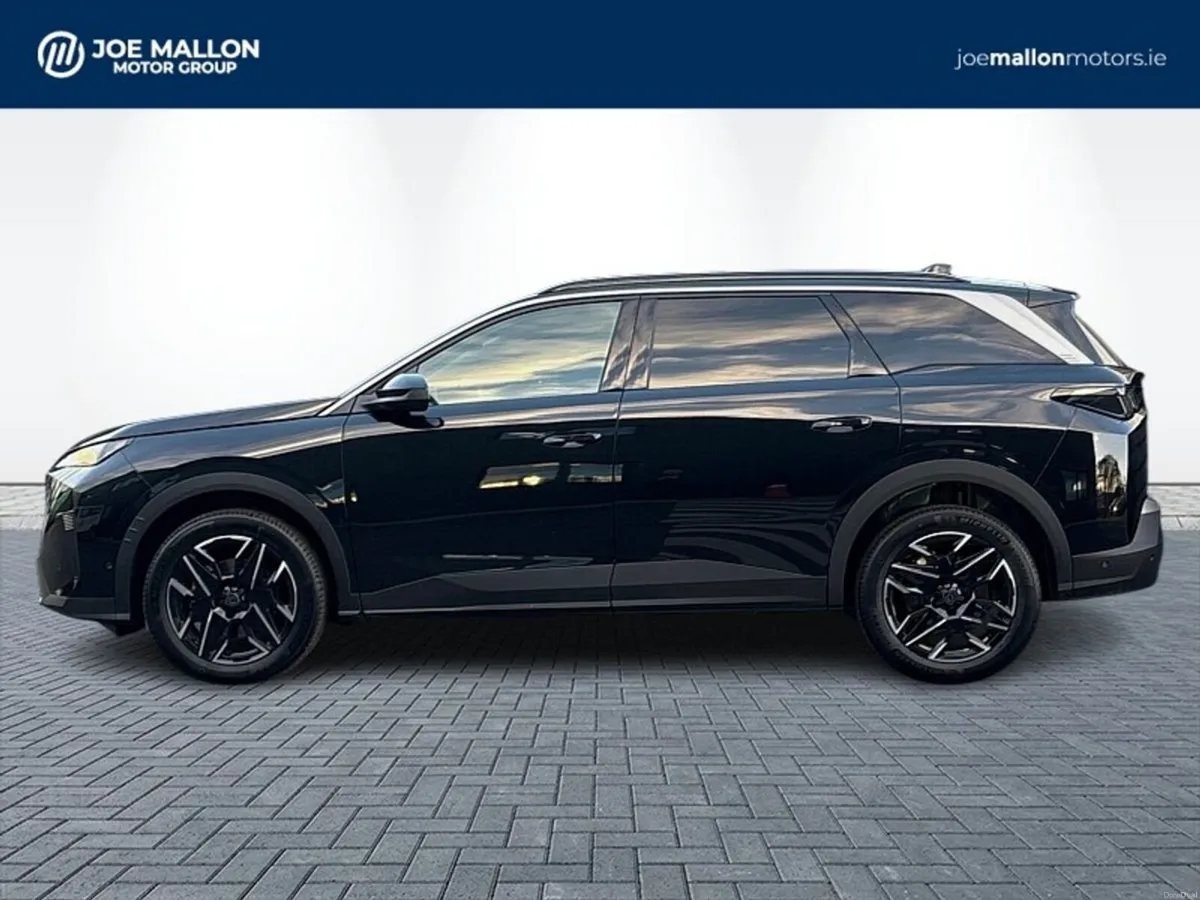 Peugeot 5008 Allure Hybrid AUTO - Image 4