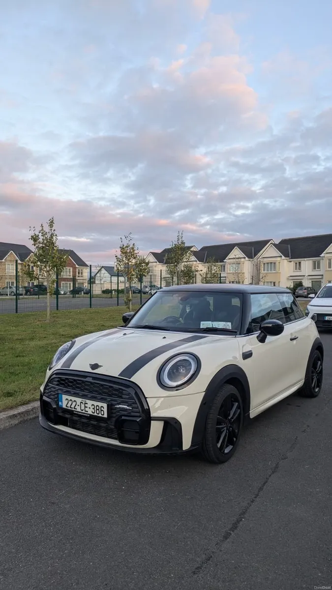 Mini Cooper 2022 - Image 1