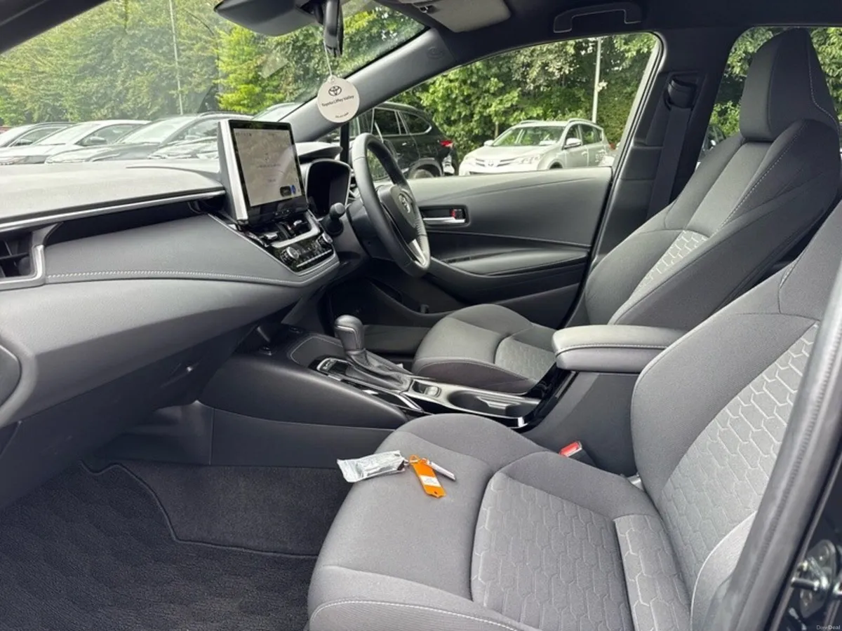 Toyota Corolla COROLLA HYBRID H/B - Image 6