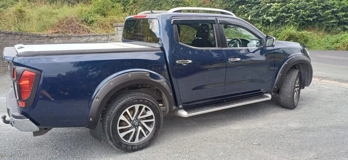 Nissan NAVARA 2.3 DCI TEKNA ......NO VAT.... - Image 2
