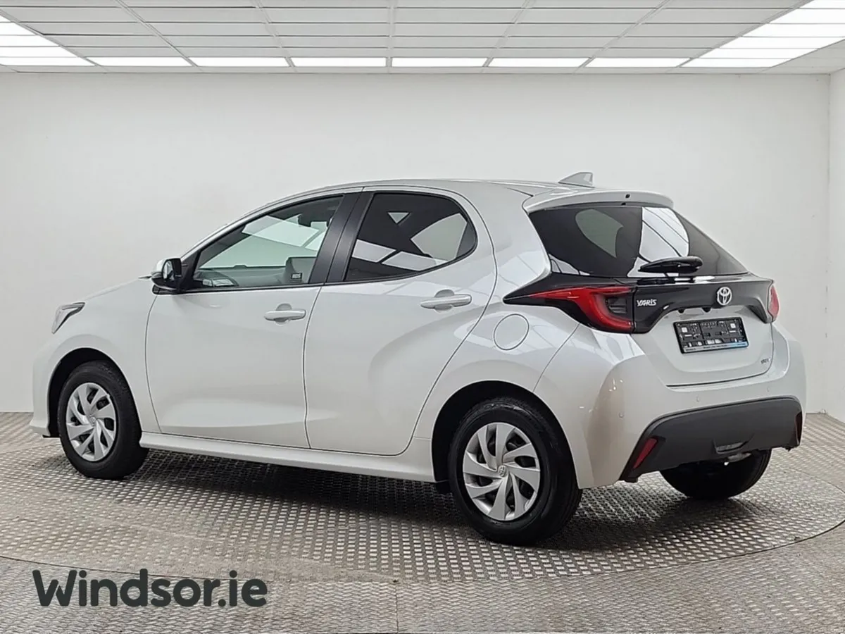 Toyota Yaris HYBRID SPORT - Image 2