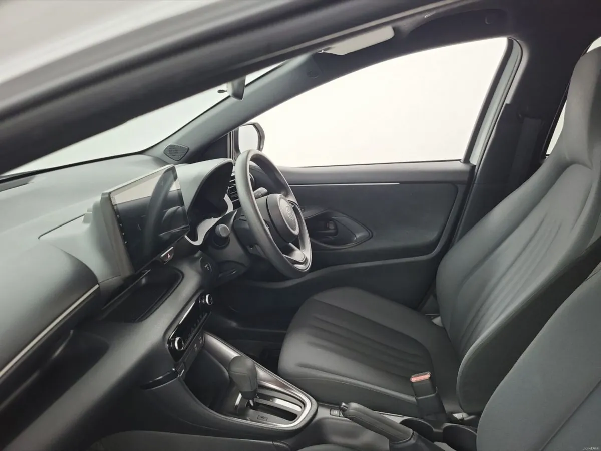 Toyota Yaris HYBRID SPORT - Image 4