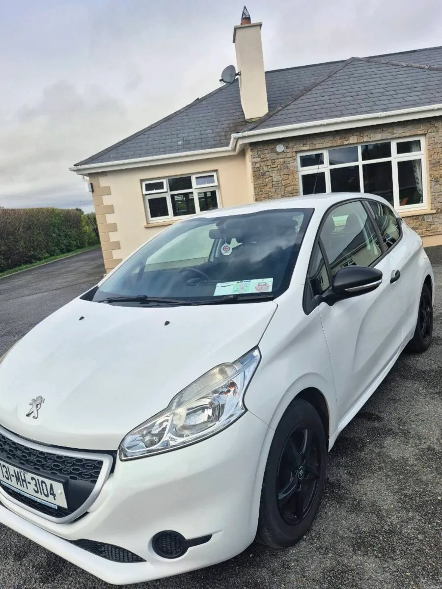 Peugeot 208 - Image 2