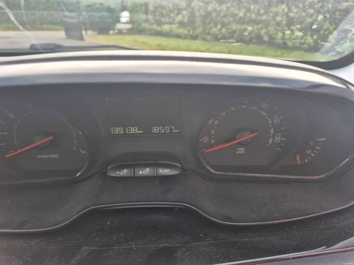 Peugeot 208 - Image 5