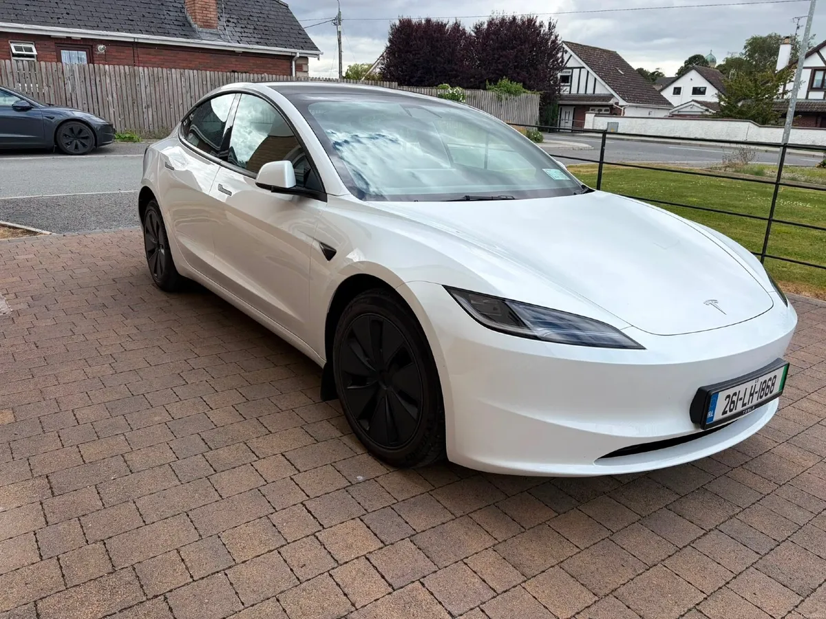 Tesla Model 3 2026 - Image 2