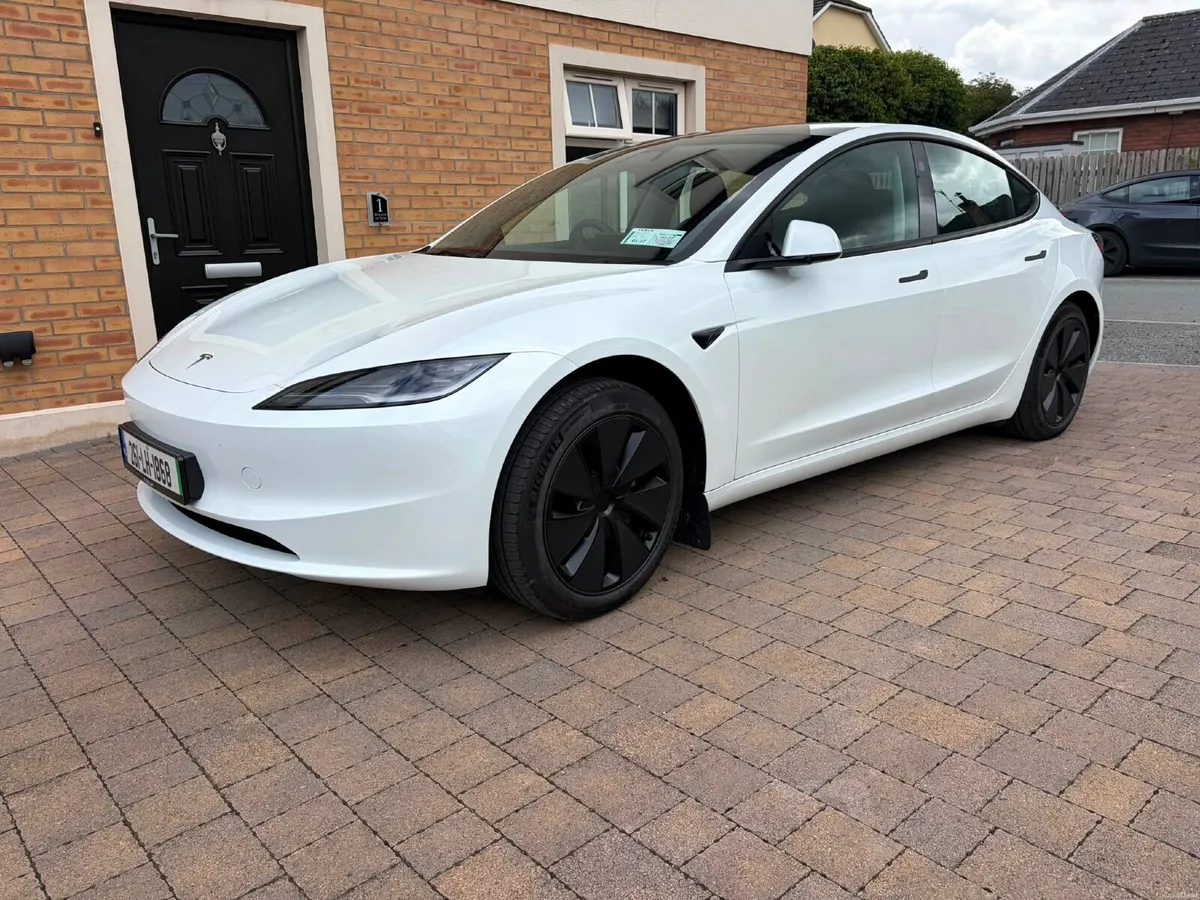 Tesla Model 3 2026 - Image 1