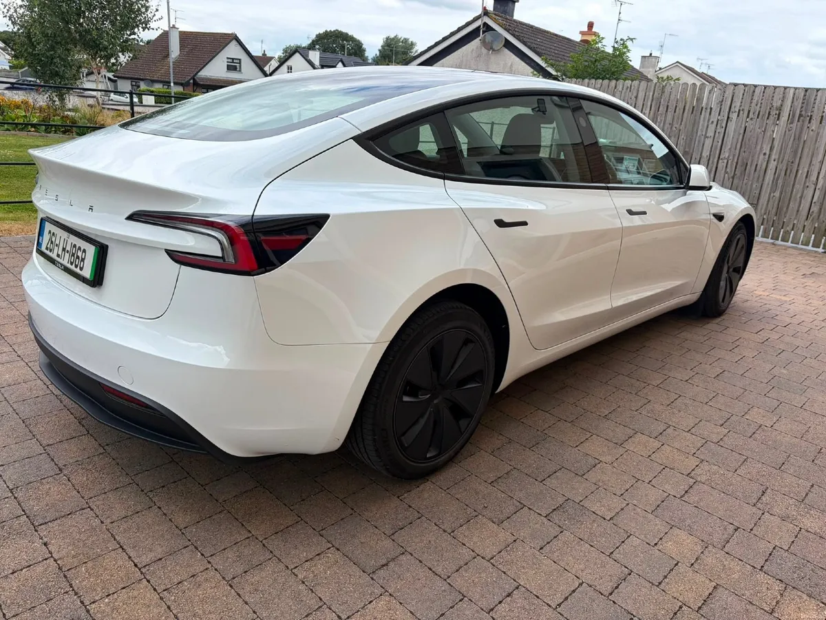 Tesla Model 3 2026 - Image 4