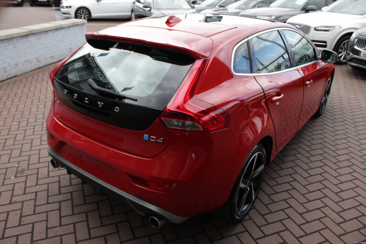 2016 VOLVO V40 R-DESIGN PAN ROOF 5DR HATCHBACK - Image 4