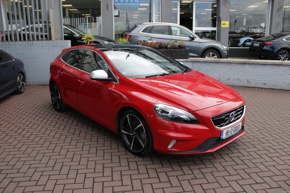 2016 VOLVO V40 R-DESIGN PAN ROOF 5DR HATCHBACK - Image 1