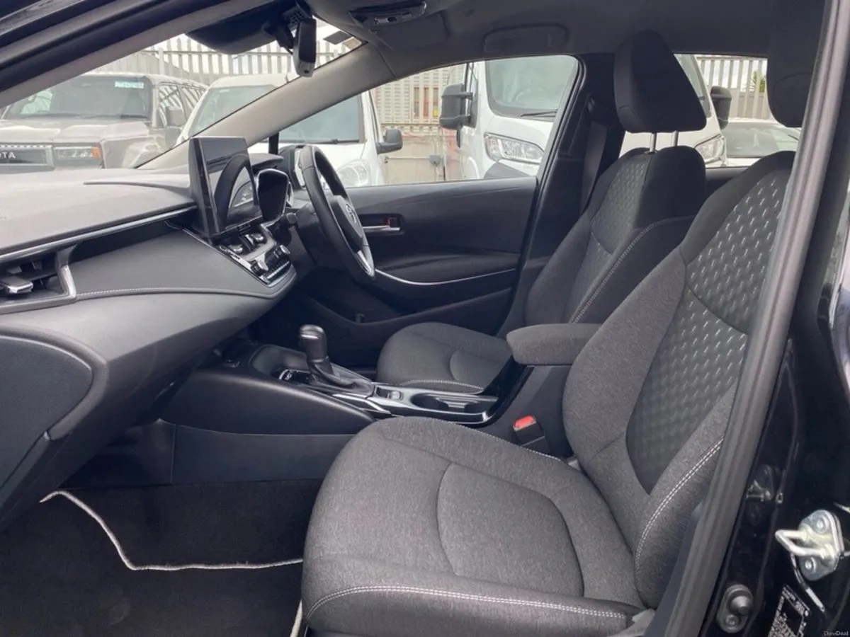 Toyota Corolla HYBRID LUNA SPORT SALOON - Image 6