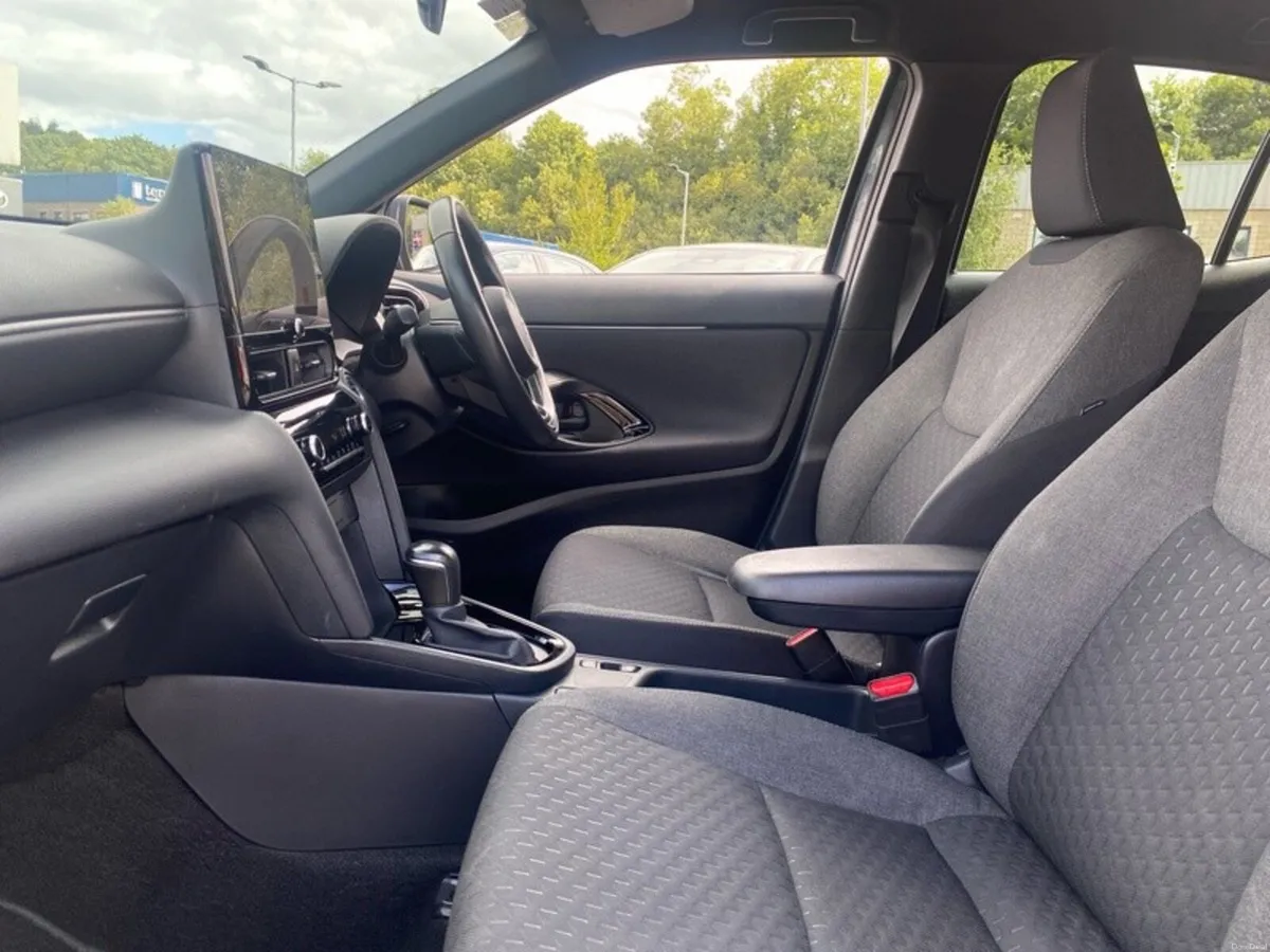 Toyota Yaris Cross LUNA SPORT MONO AUTO - Image 6