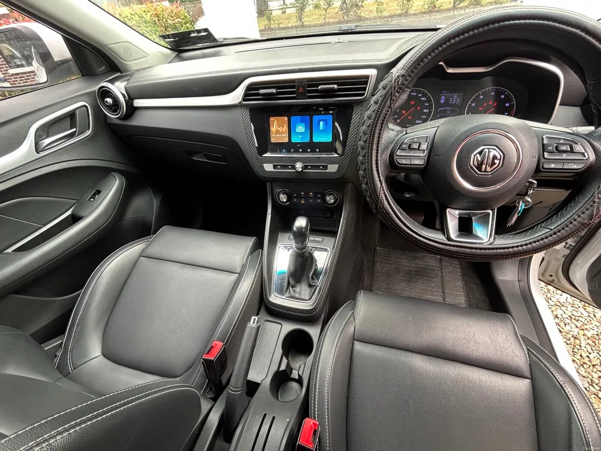 MG ZS 2023 - Image 3