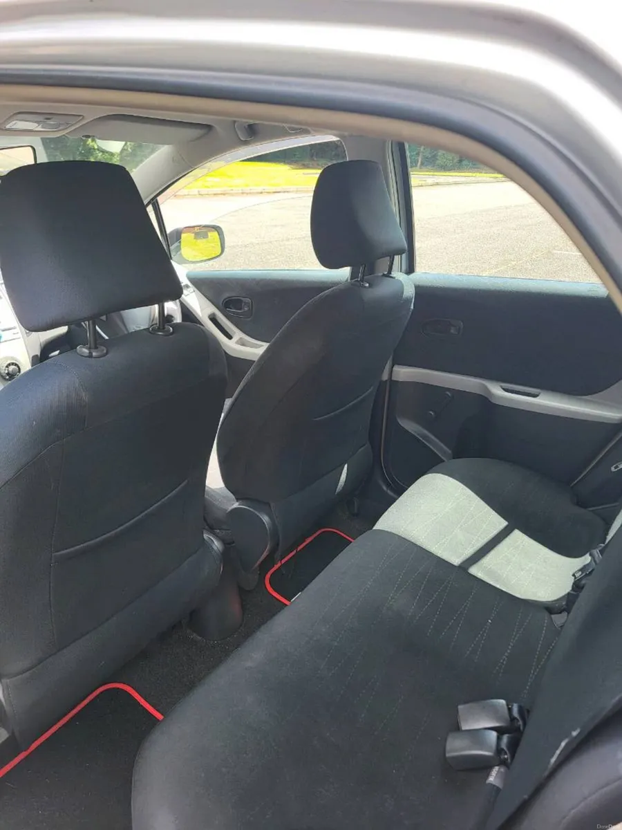 Toyota yaris 07 - Image 3