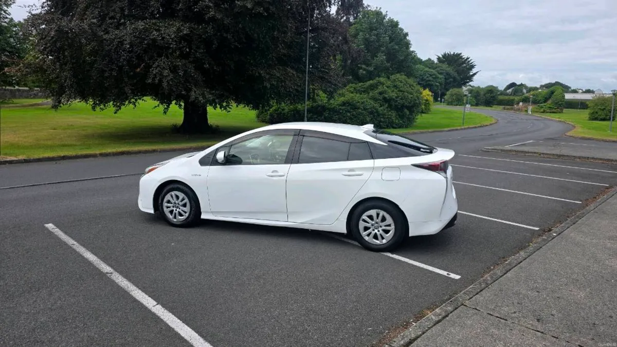 2016(161) TOYOTA PRIUS 1.8 HYBRID 5 DOOR - Image 4