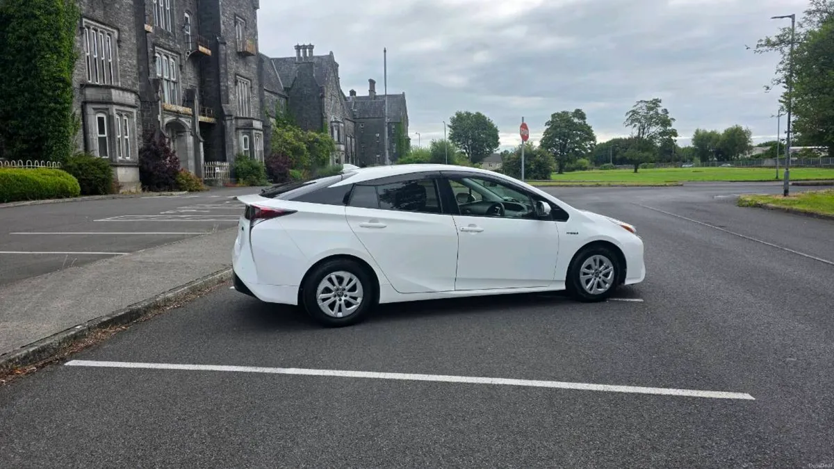 2016(161) TOYOTA PRIUS 1.8 HYBRID 5 DOOR - Image 6