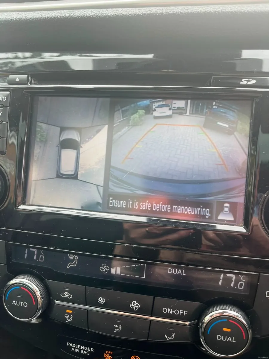 Nissan Qashqai 2017 N-Connecta + sunroof +360 cam - Image 3