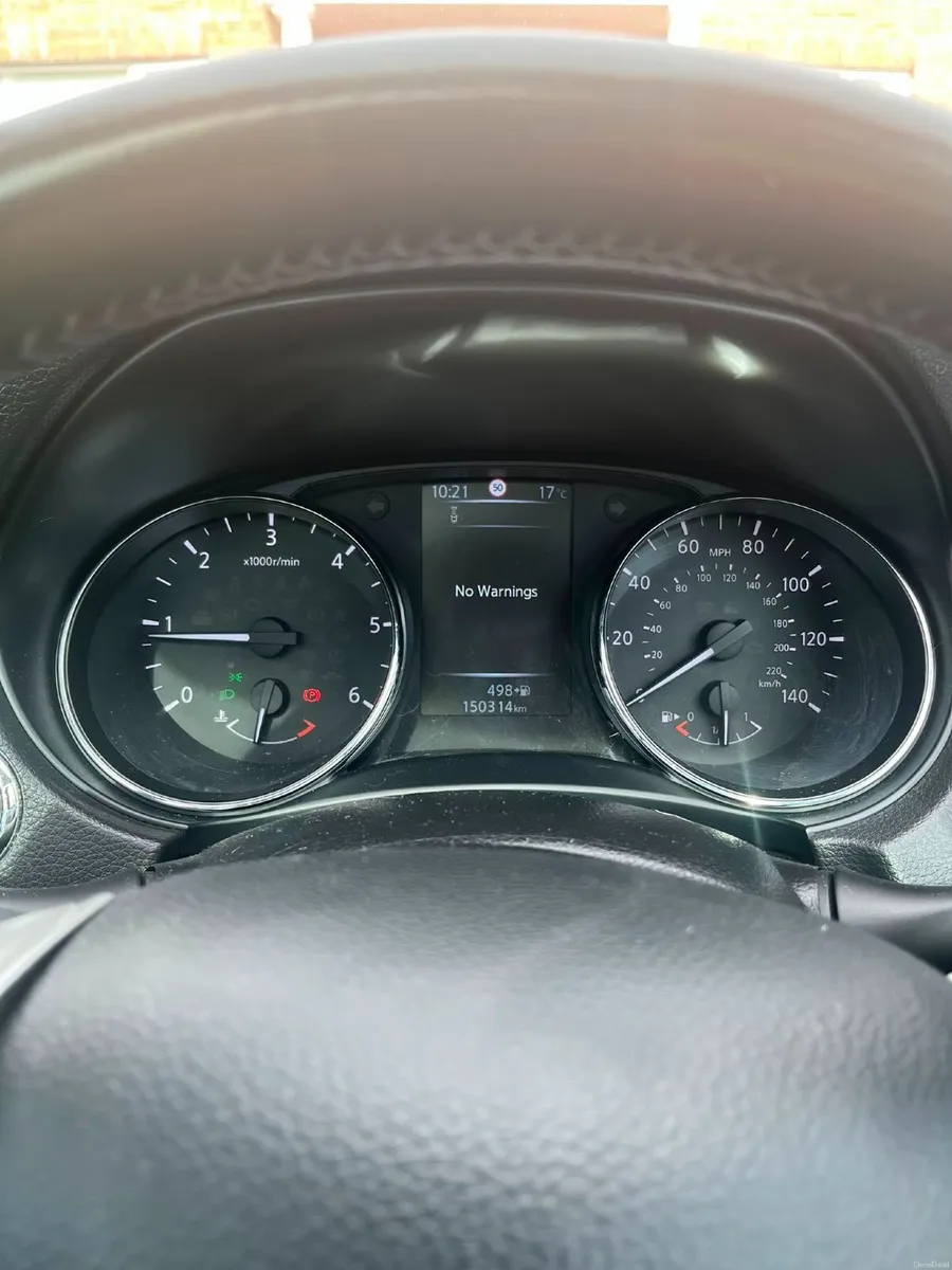 Nissan Qashqai 2017 N-Connecta + sunroof +360 cam - Image 6